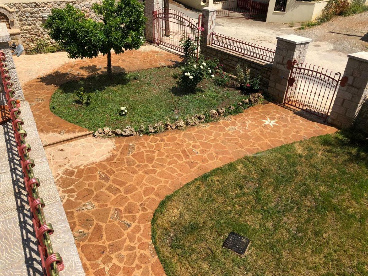Vila Haus Kleopatra Leonídion Exteriér fotografie