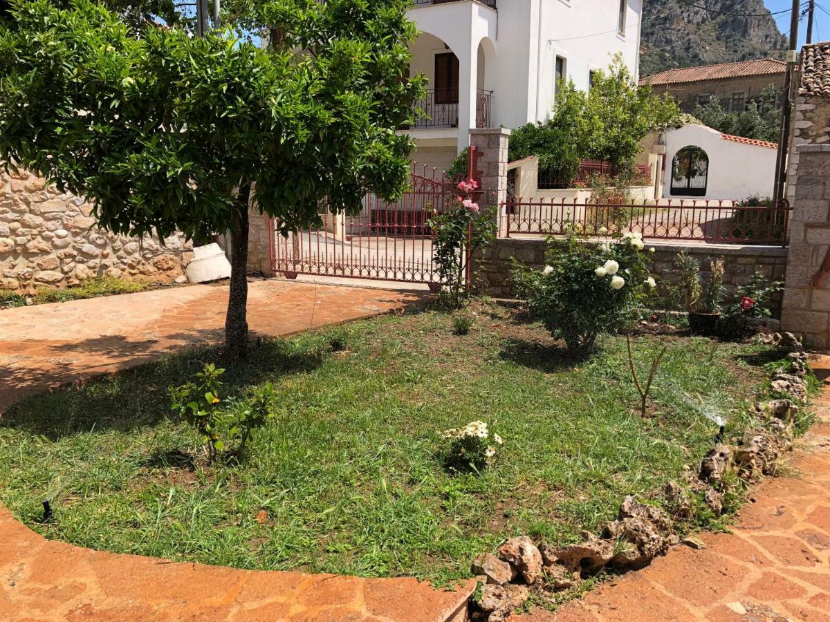 Vila Haus Kleopatra Leonídion Exteriér fotografie