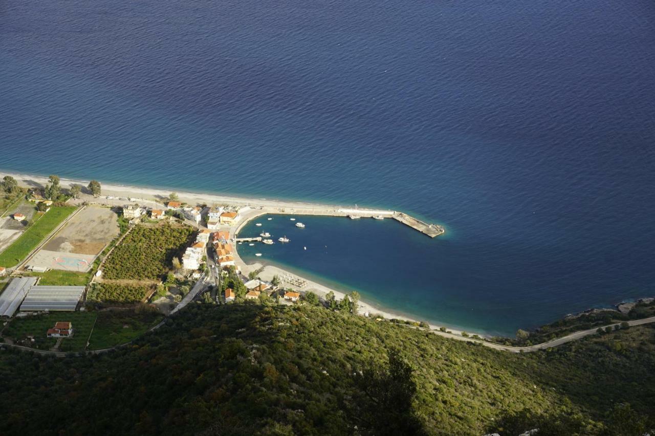 Vila Haus Kleopatra Leonídion Exteriér fotografie